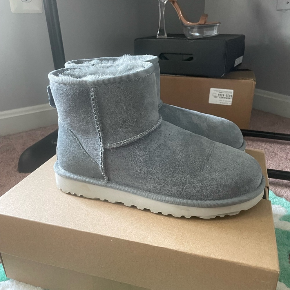 Womens Classic Mini ll Boot ❌SOLD❌